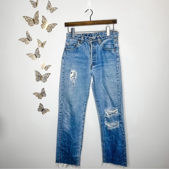 Levi's Denim - 🦋🌙 LEVI’S | Light Blue Distressed Straight Leg Denim Jeans